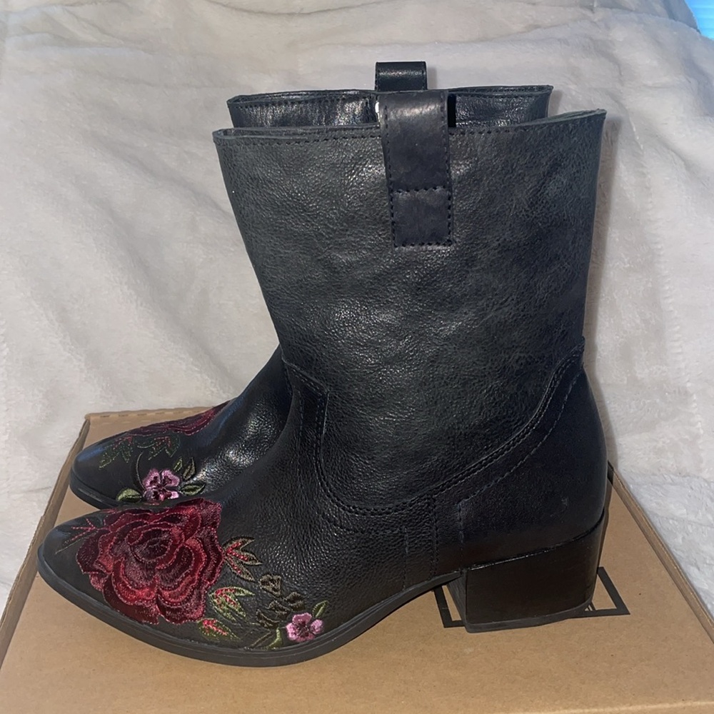 NWT Sheridan Mia SHALLOT Black Leather Embroidered Boot - Picture 11 of 15